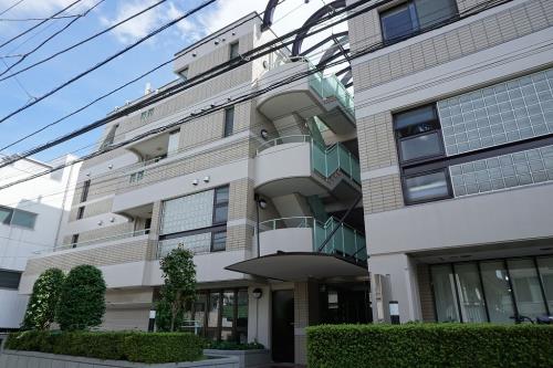 Exterior of Refio Meguro