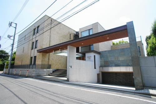 Exterior of Shoto Hilltop House