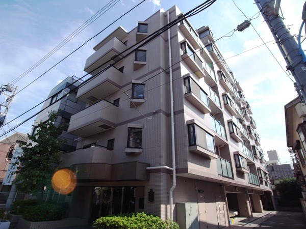 Exterior of Grand Chariot Kagurazaka